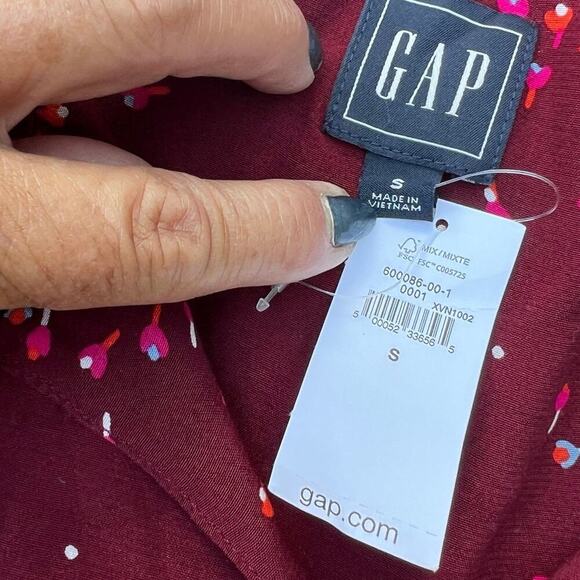 GAP blouse, V-neck, Maroon multicolor short sleeve women's size S, NWT - Picture 8 of 8